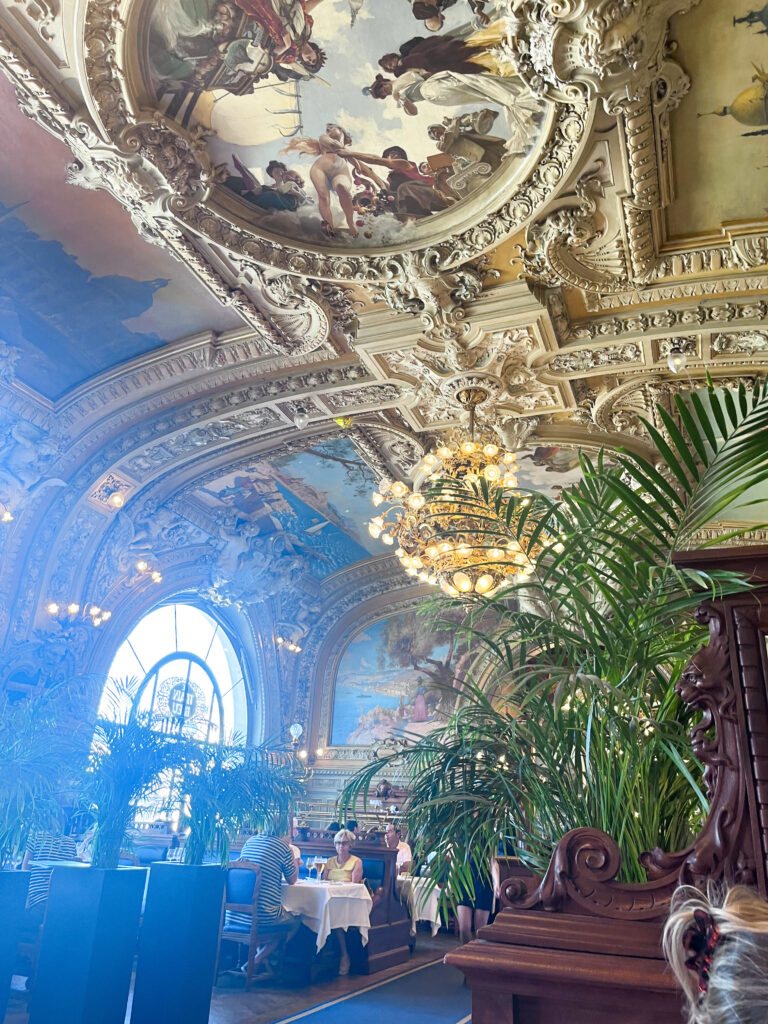 paris restaurants best le train bleu